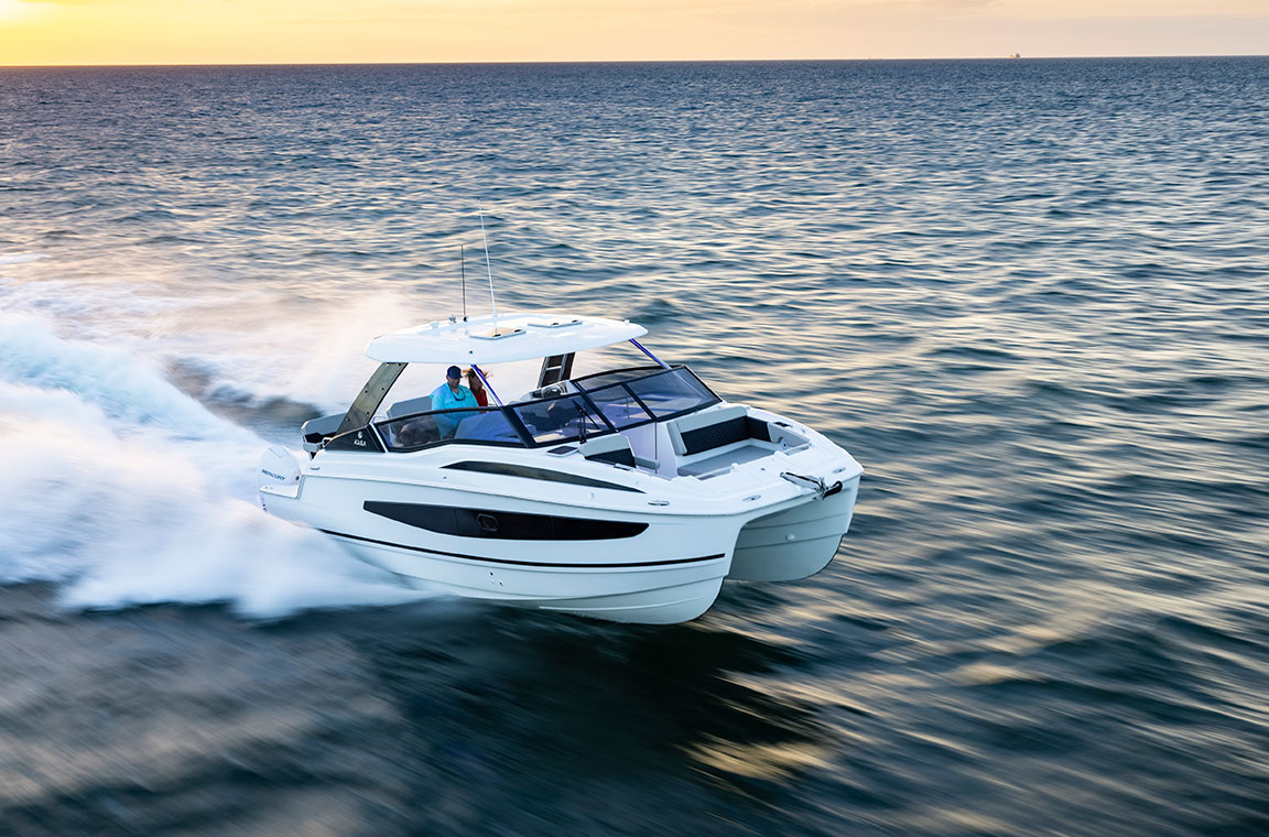 Aquila 32 Sport Power Catamaran - Estupenda Náutica