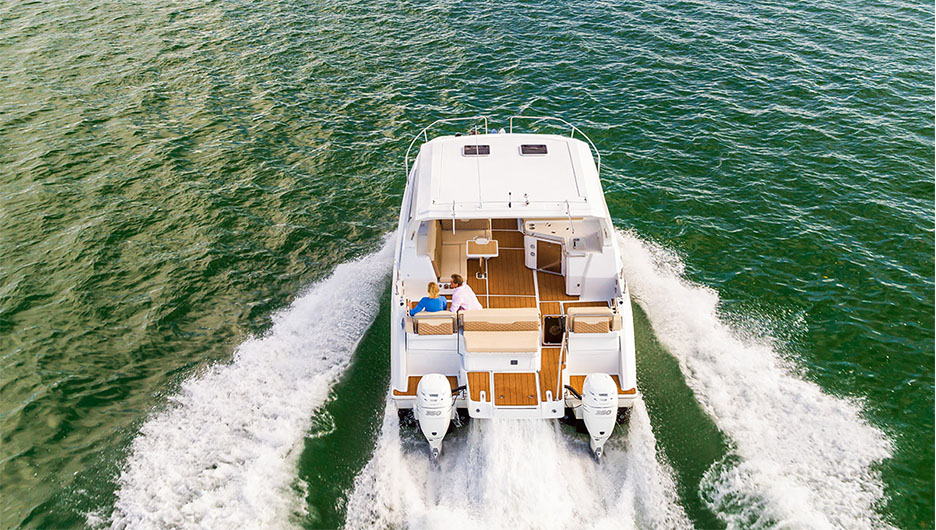 AQUILA36-SPORT-POWER-CATAMARAN-1