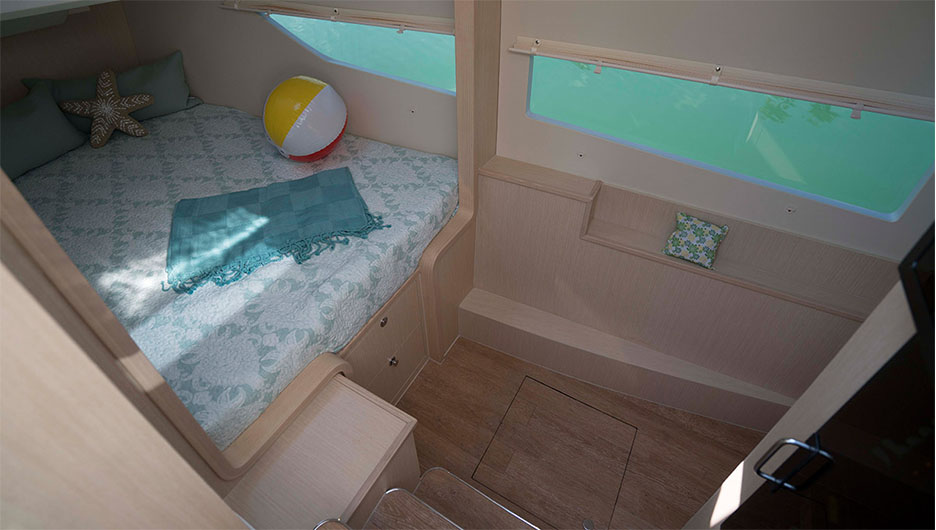 AQUILA36-SPORT-POWER-CATAMARAN-11