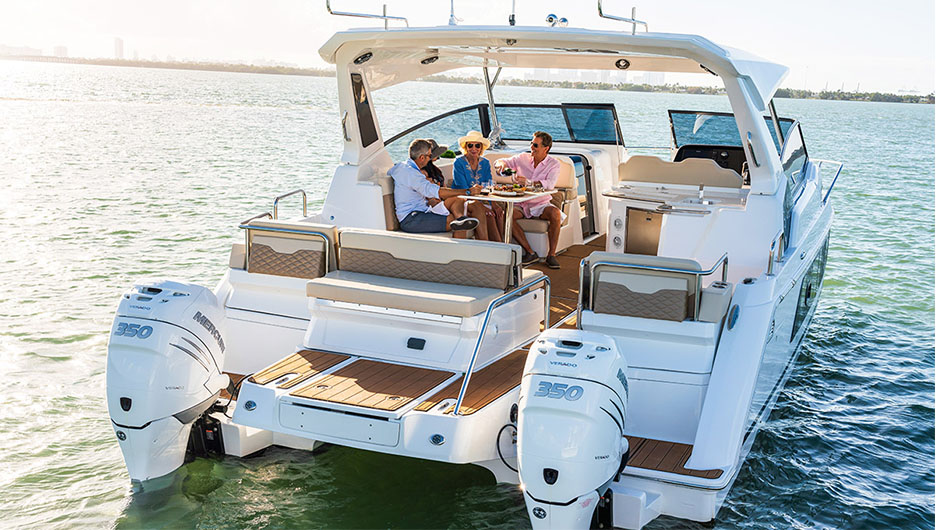 AQUILA36-SPORT-POWER-CATAMARAN-4