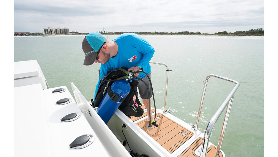 AQUILA36-SPORT-POWER-CATAMARAN-5
